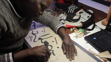 صورة بريكة مخفي الخطاط العصامي المتميز …من قلم الرصاص رسما  الى قلم الدواة خطا …ضيف السياحي