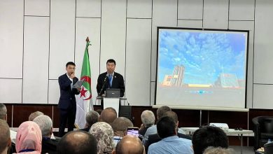 صورة الصين تعرض خبرتها في بناء السكك الحديدية في البيئة الصحراوية